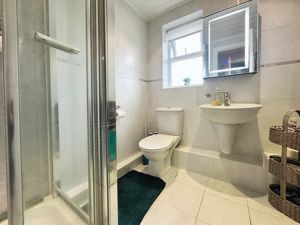 En Suite- click for photo gallery